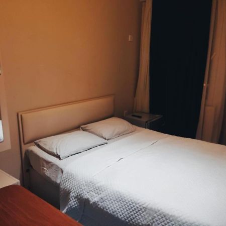 Golden Fish Hotel Batumi Bagian luar foto