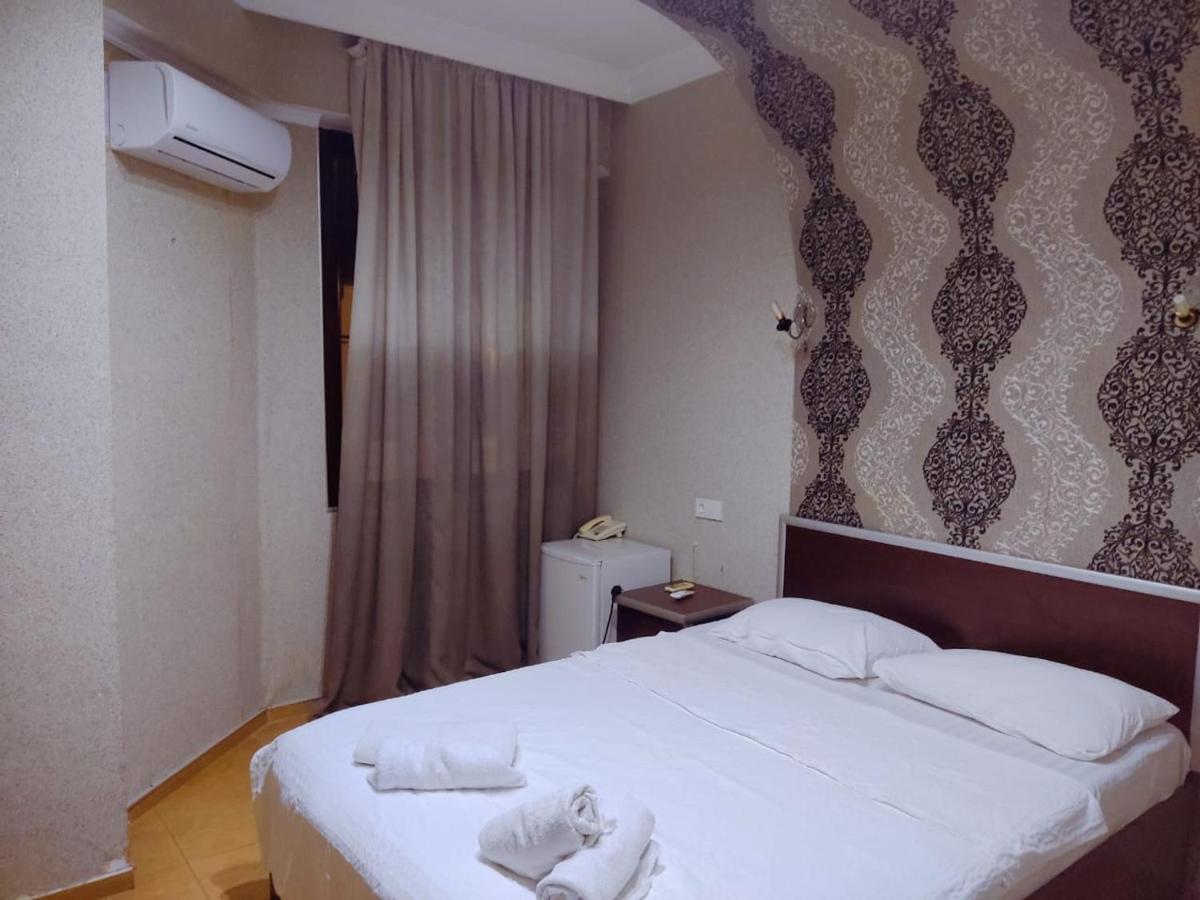 Golden Fish Hotel Batumi Bagian luar foto