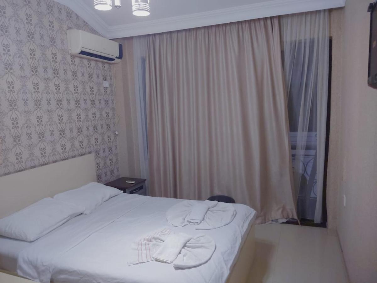 Golden Fish Hotel Batumi Bagian luar foto