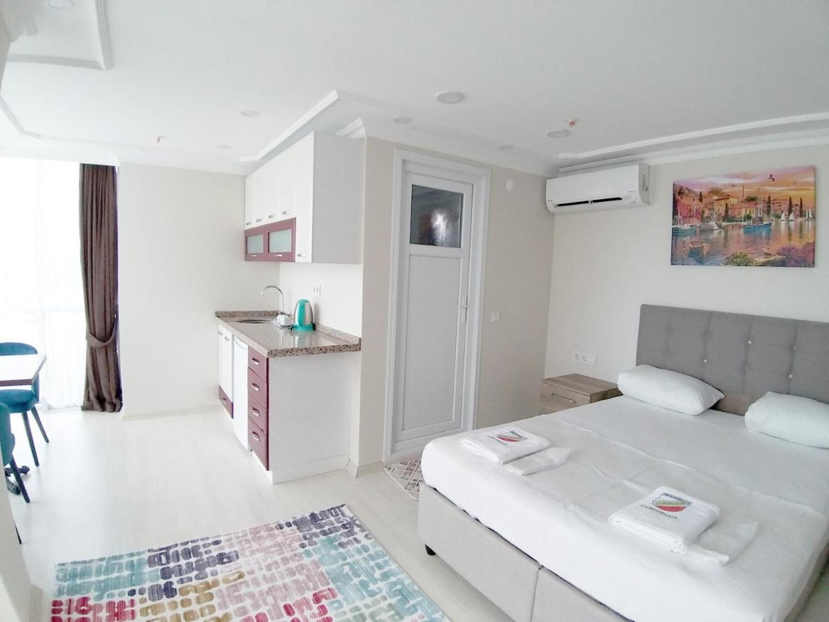 Golden Fish Hotel Batumi Bagian luar foto