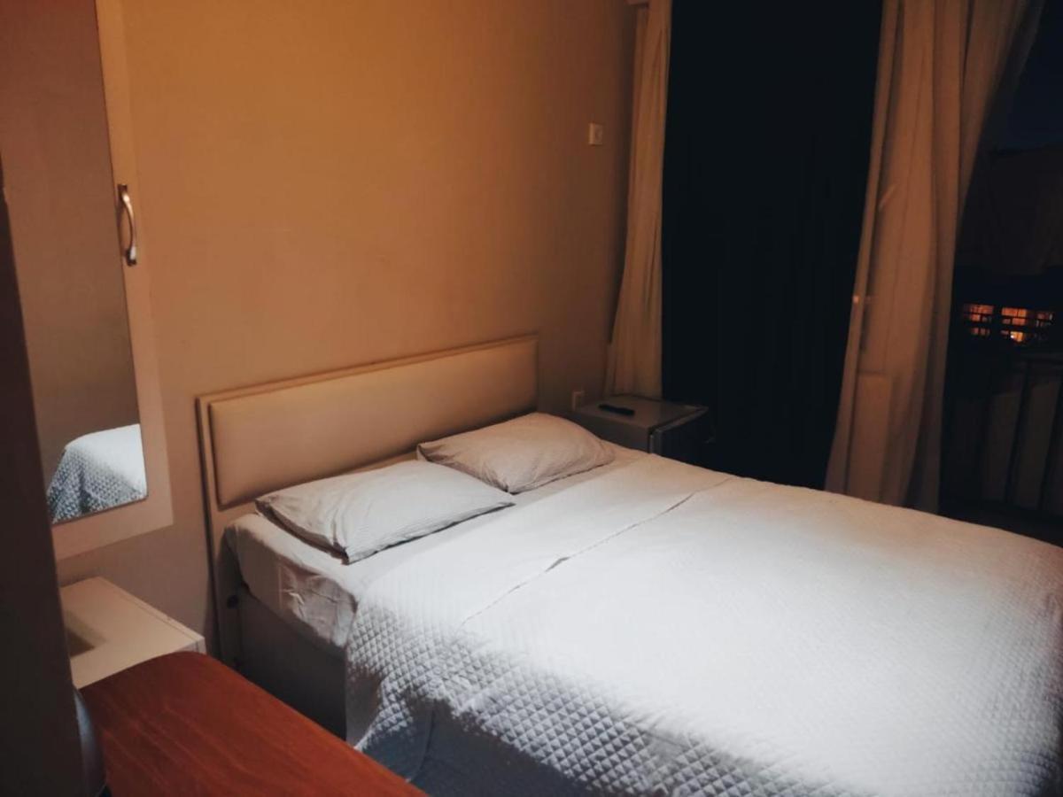Golden Fish Hotel Batumi Bagian luar foto